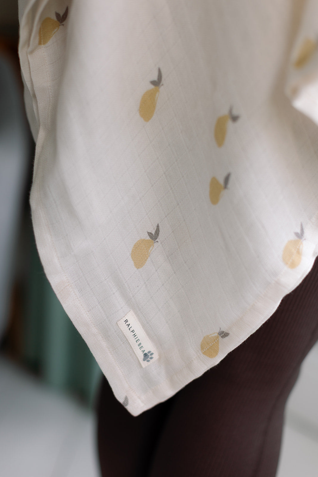 Pears Large Swaddle Muslin