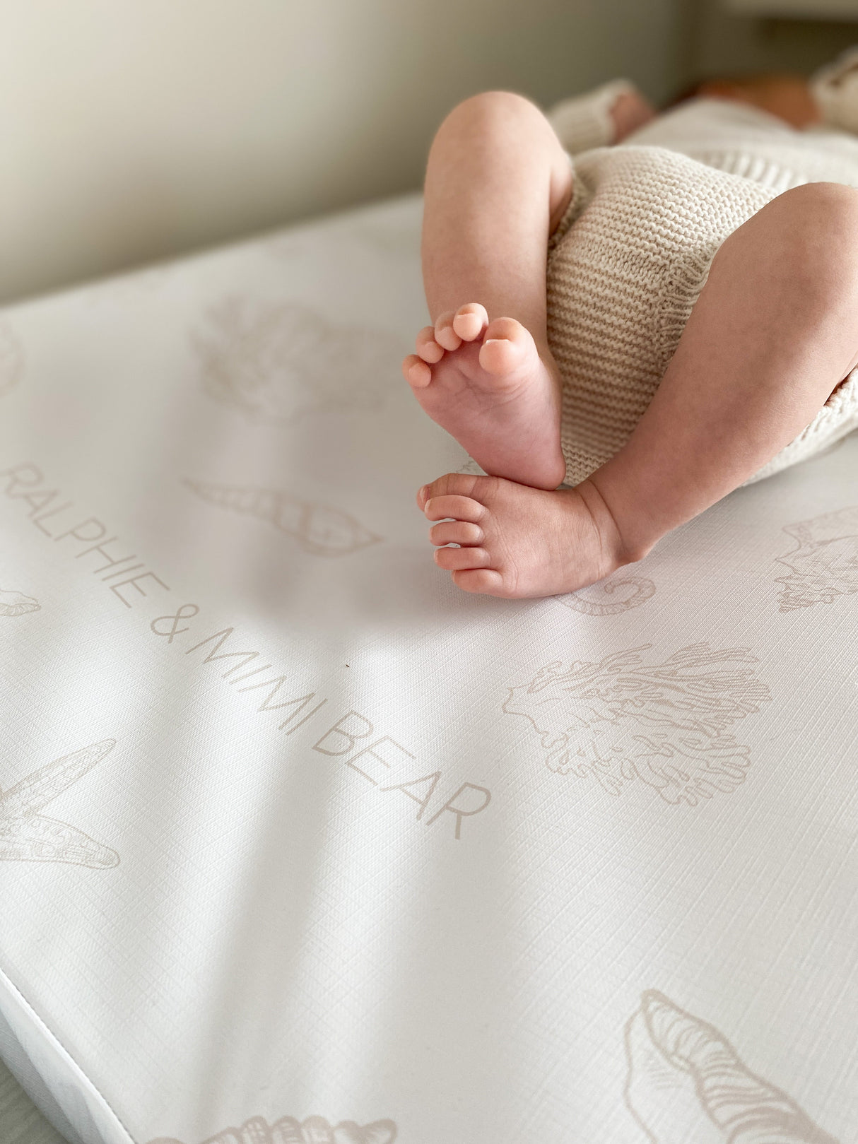 Seashell Anti Roll Wedge Changing Mat