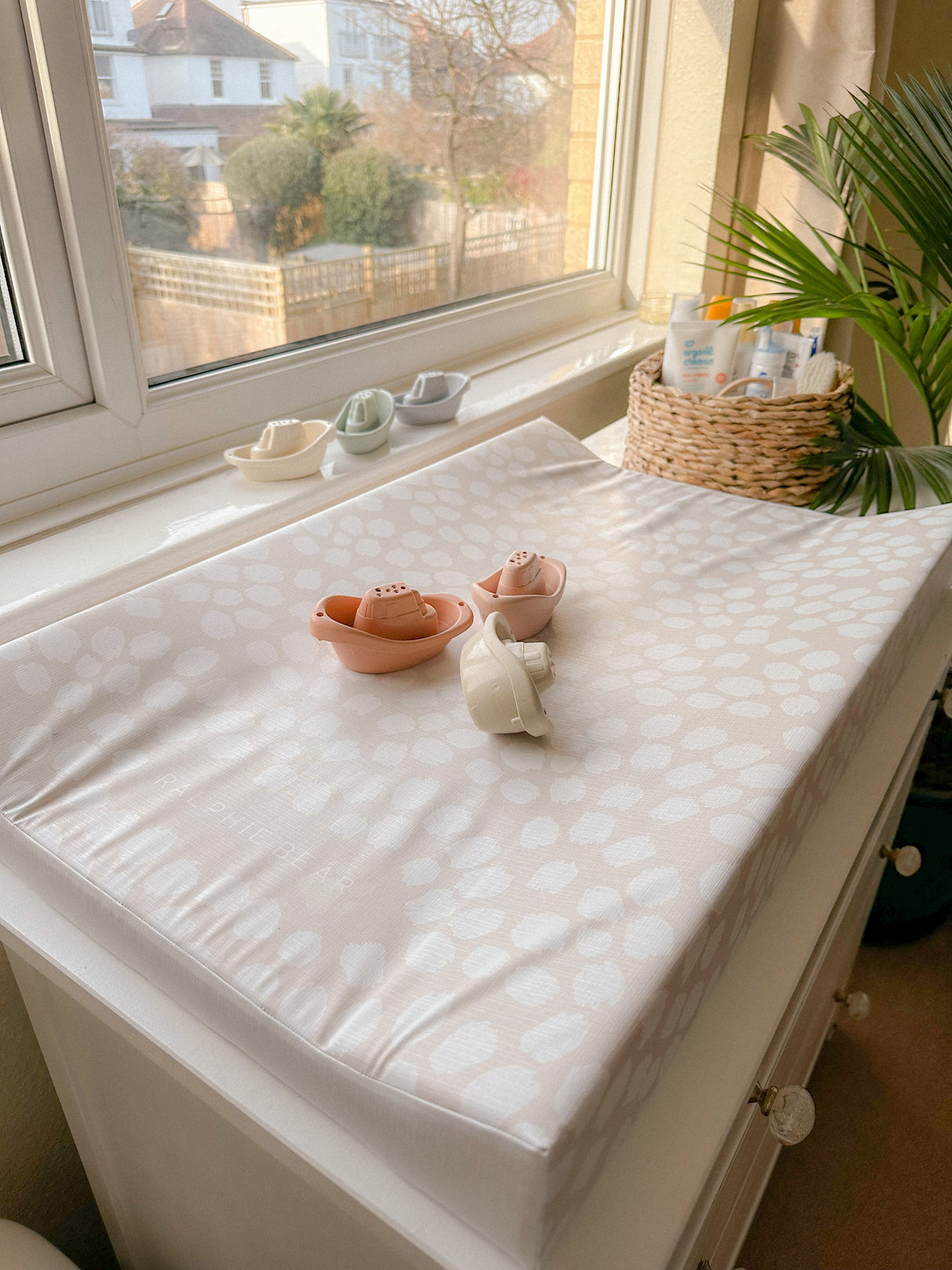 Scallop Anti Roll Wedge Baby Changing Mat - Neutral Beige
