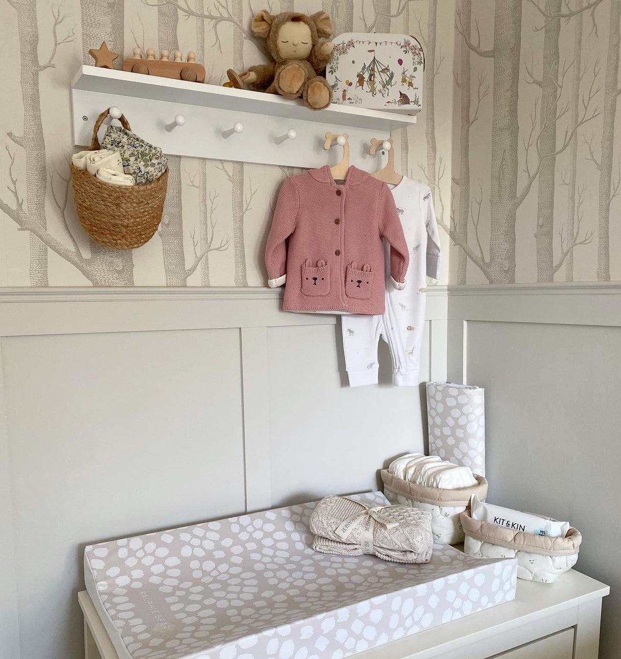 Scallop Anti Roll Wedge Baby Changing Mat - Neutral Beige