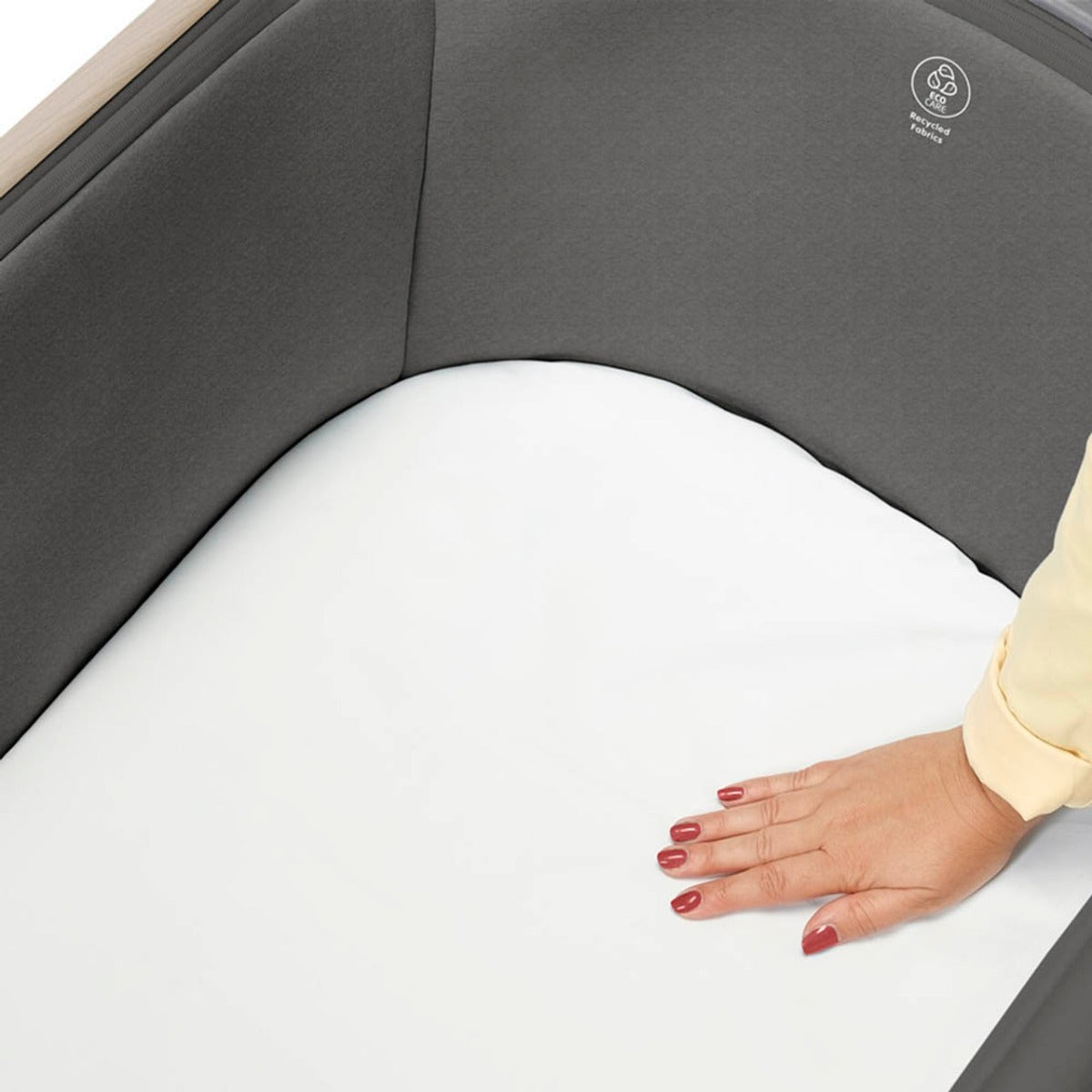 Maxi-Cosi Iora Co-Sleeper - Beyond Graphite