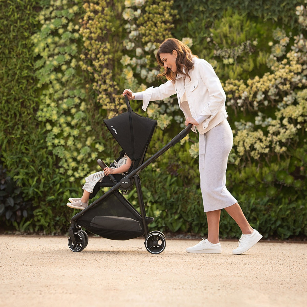 Nuna IXXA Next Compact Stroller - Caviar