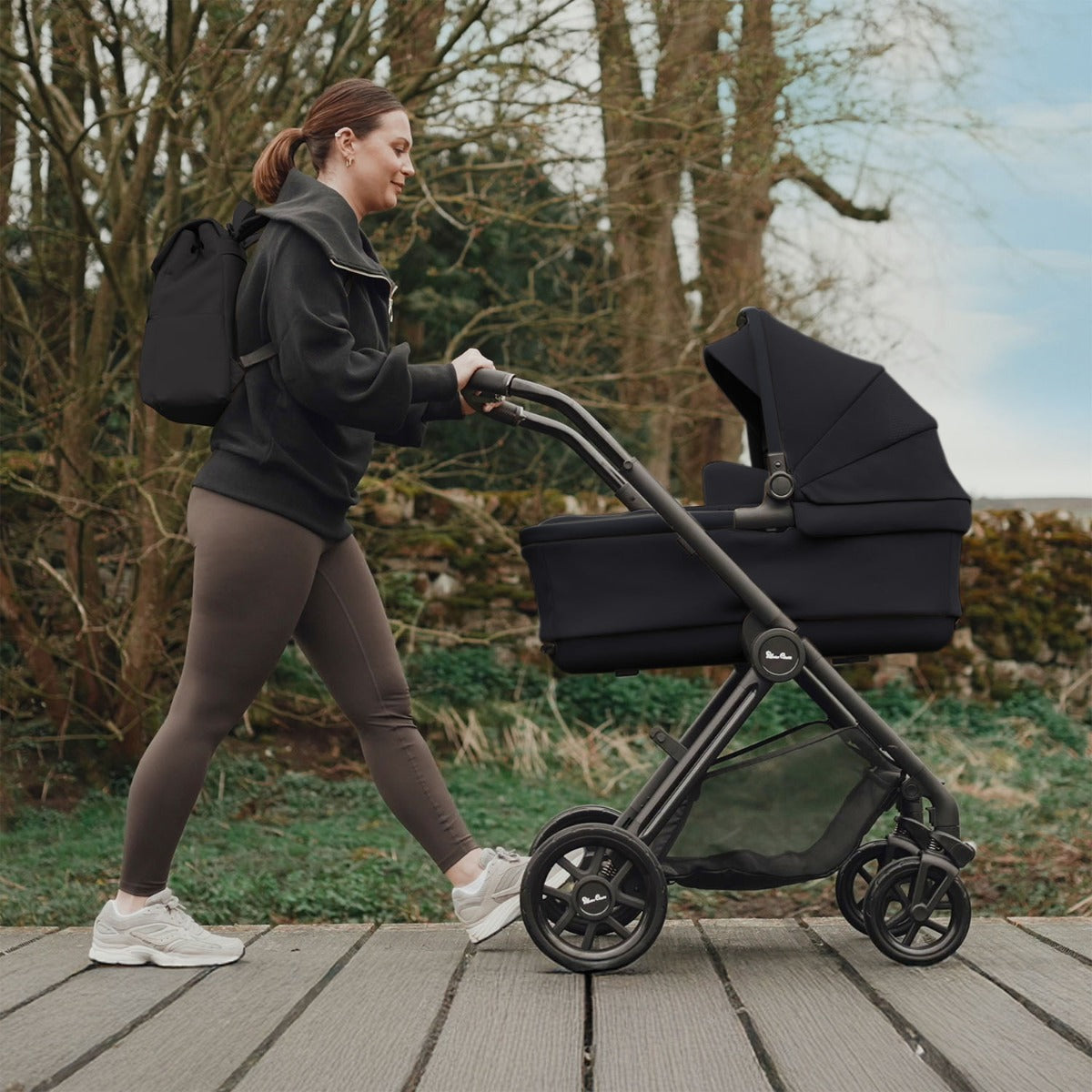 Silver Cross Reef 2 with First Bed Folding Carrycot and Accessory Bundle - Space