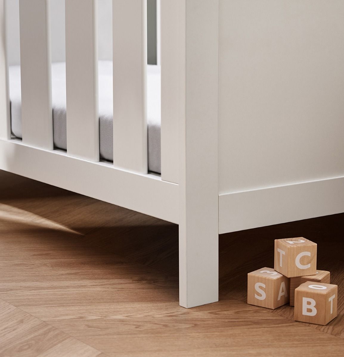 Silver Cross Bromley Cot Bed - White