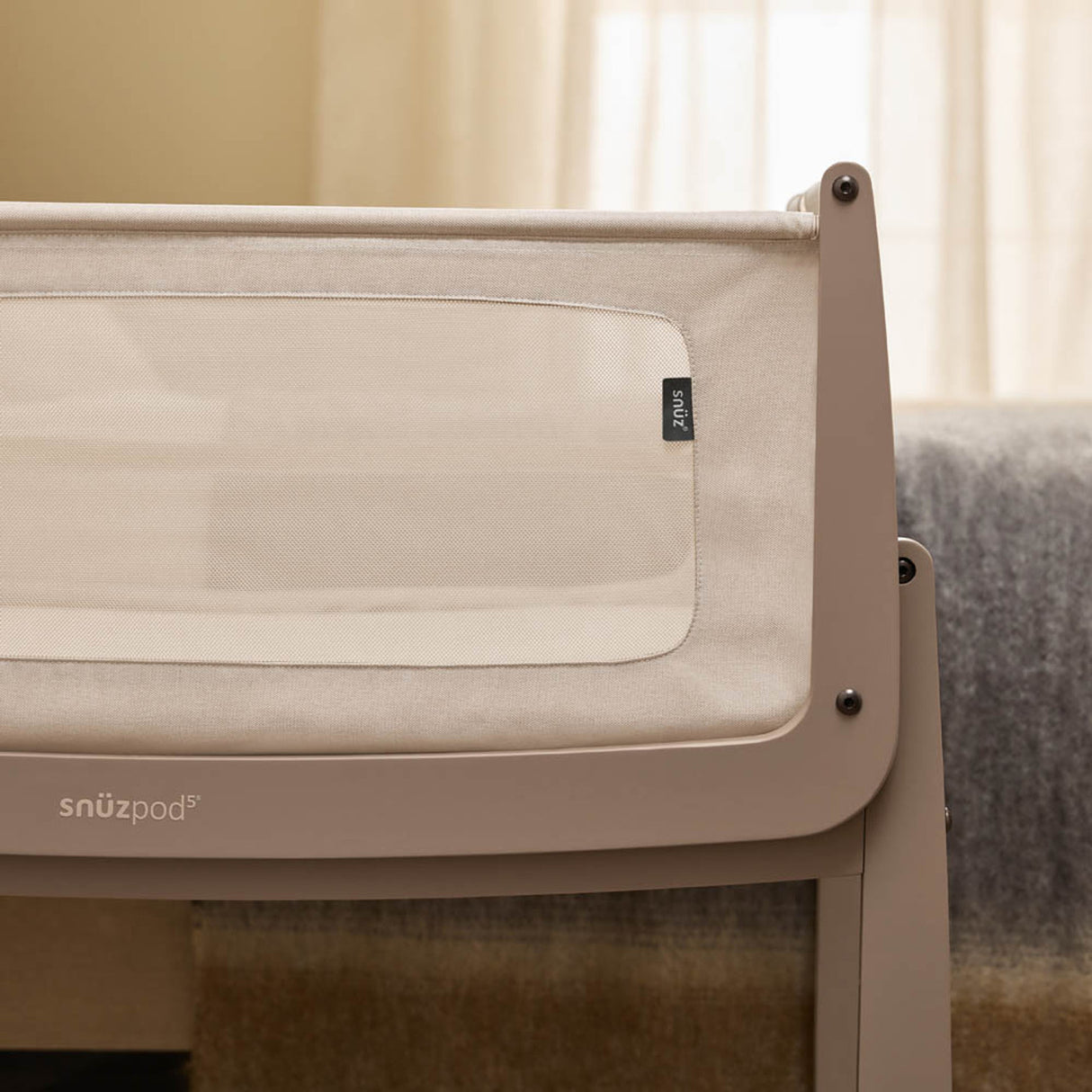 Snuzpod 5 Bedside Crib - Mocha