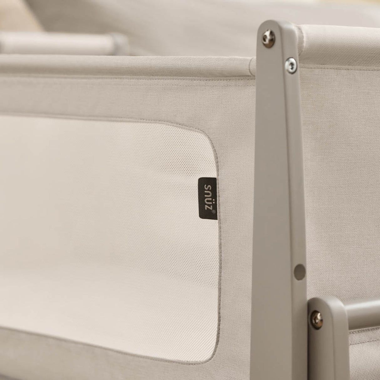 Snuzpod 5 Bedside Crib - Pebble