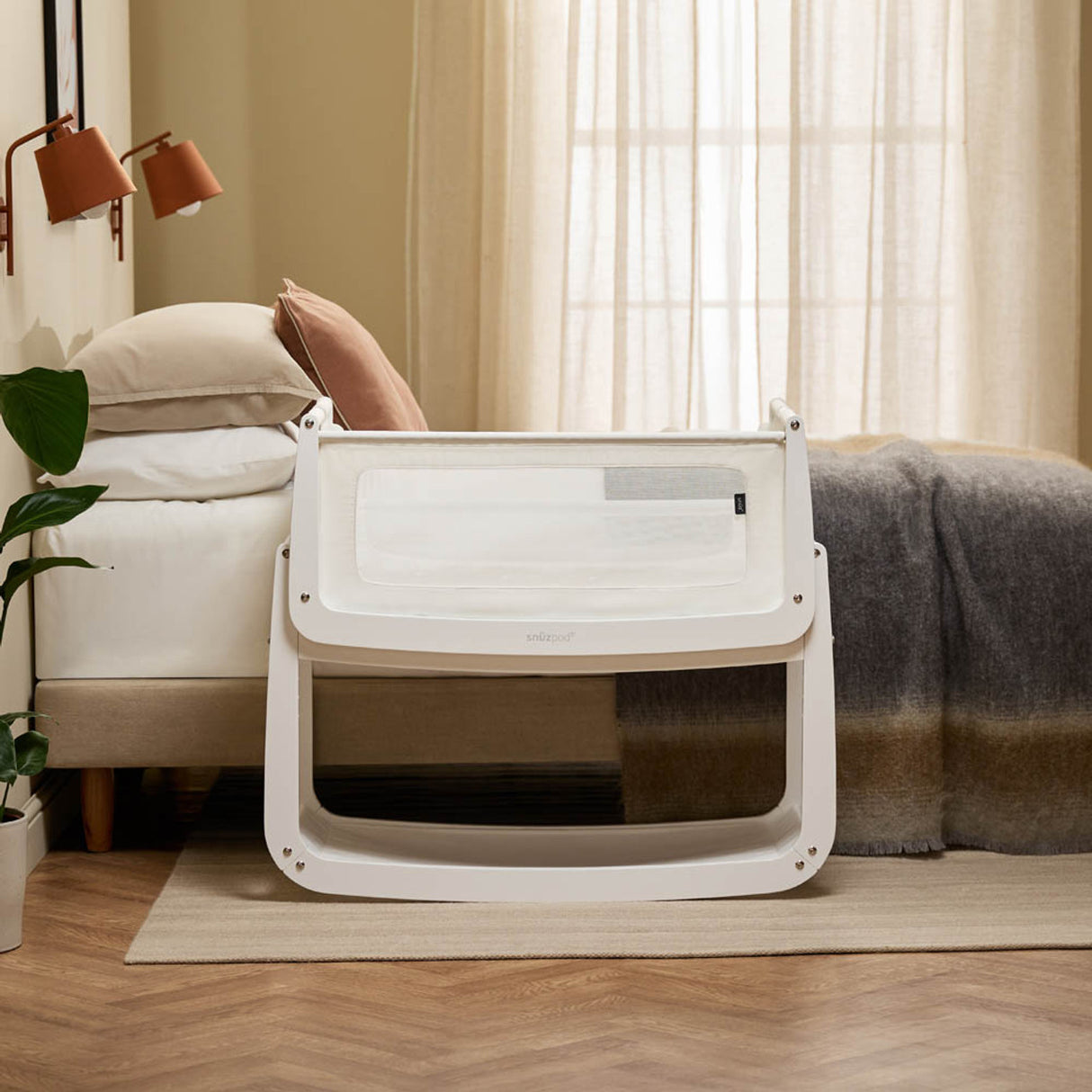 Snuzpod 5 Bedside Crib - White