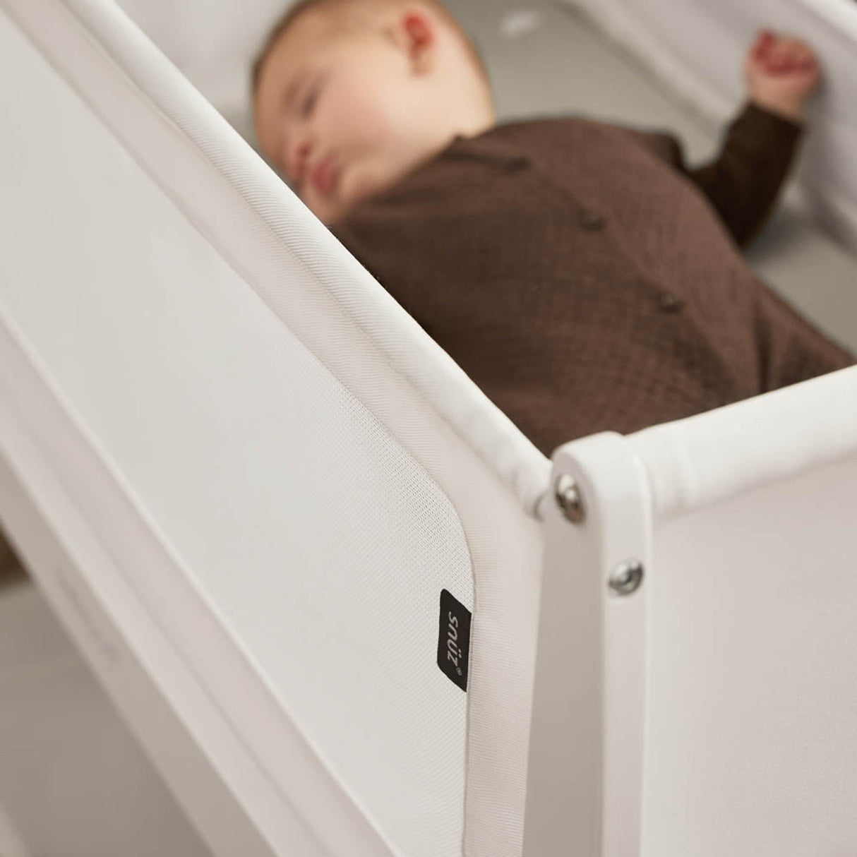 Snuzpod 5 Bedside Crib - White
