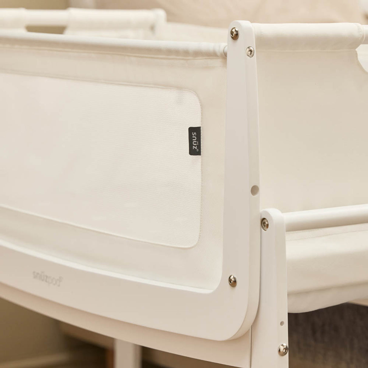 Snuzpod 5 Bedside Crib - White