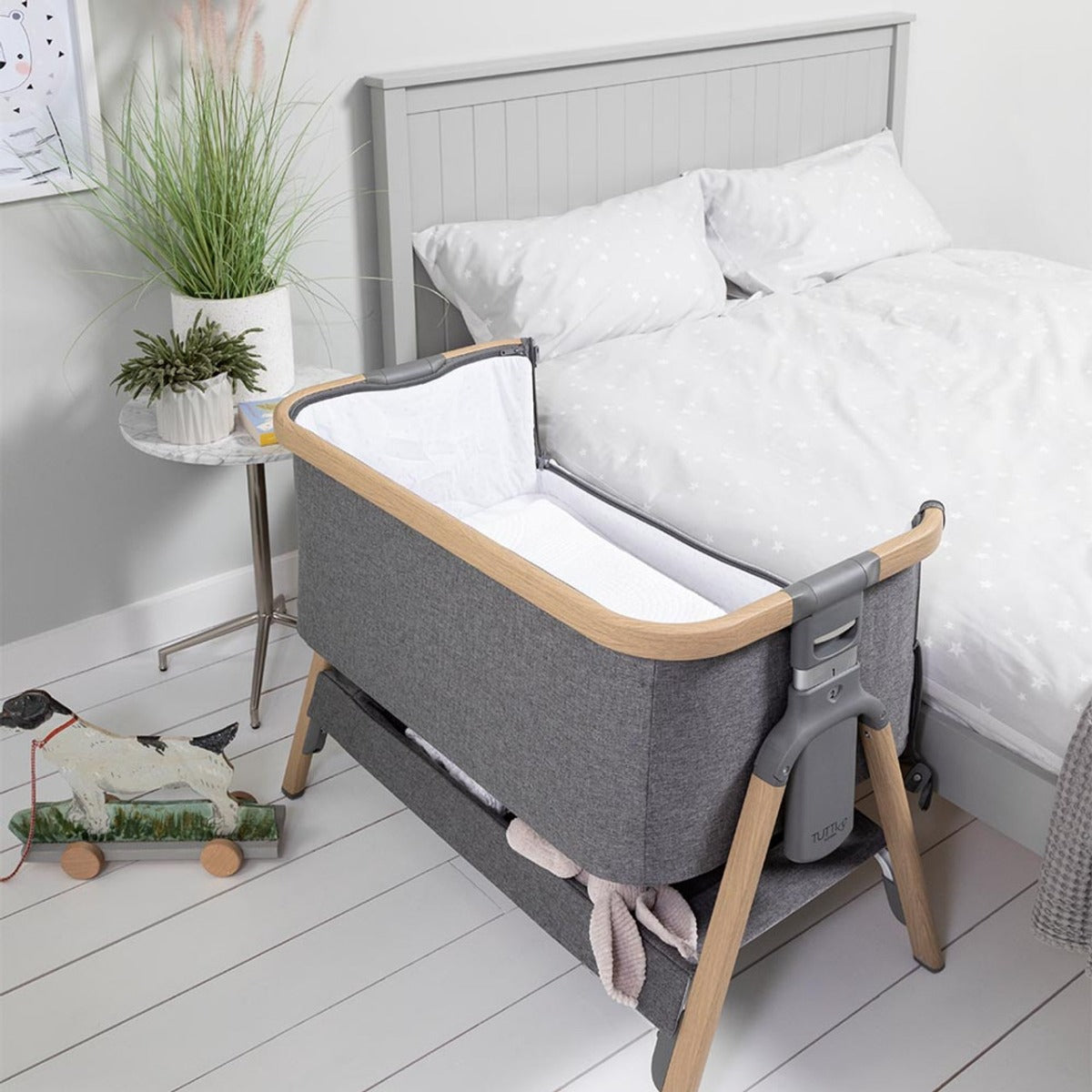 Tutti Bambini CoZee Bedside Crib - Oak and Charcoal