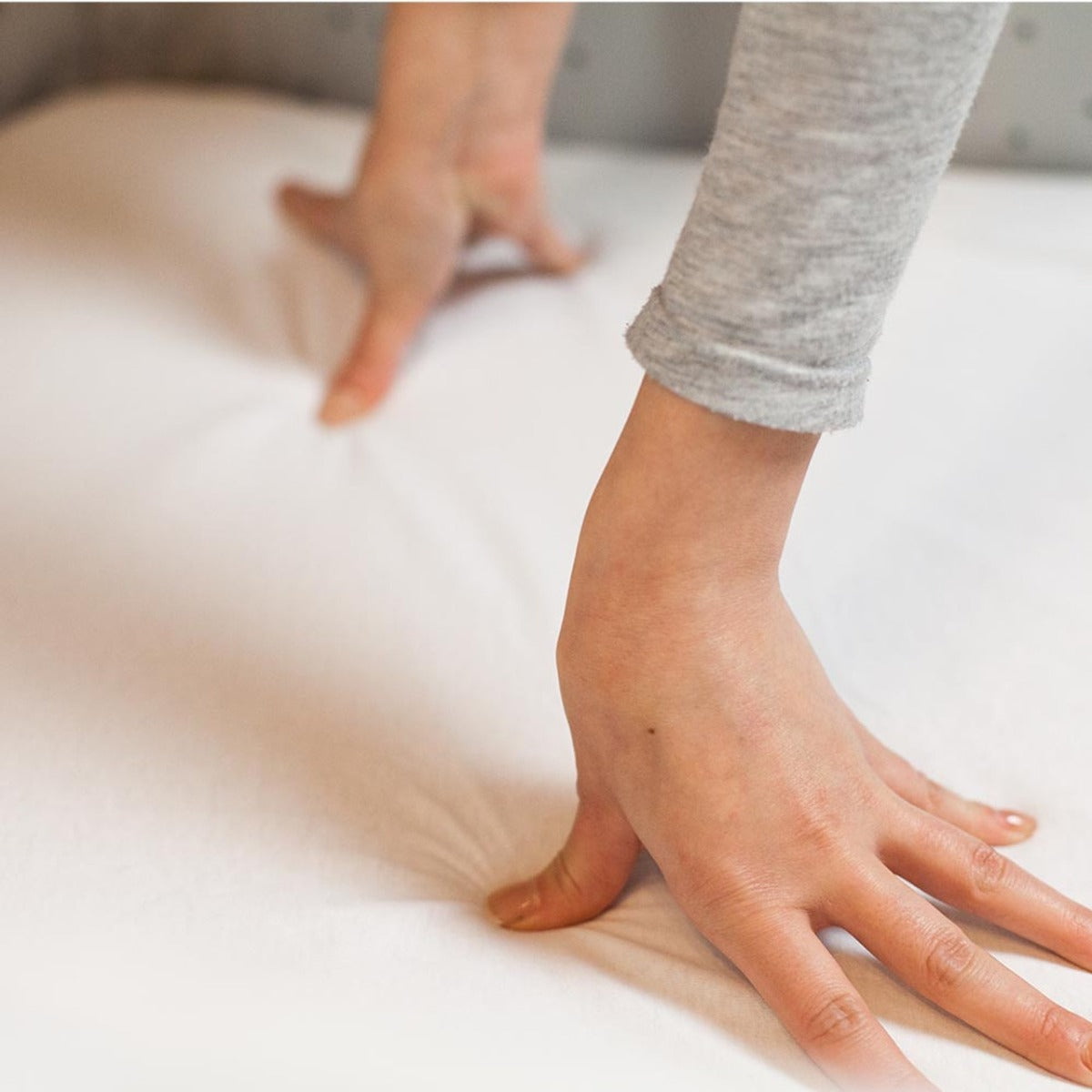 Tutti Bambini CoZee Bedside Crib - Oak and Charcoal