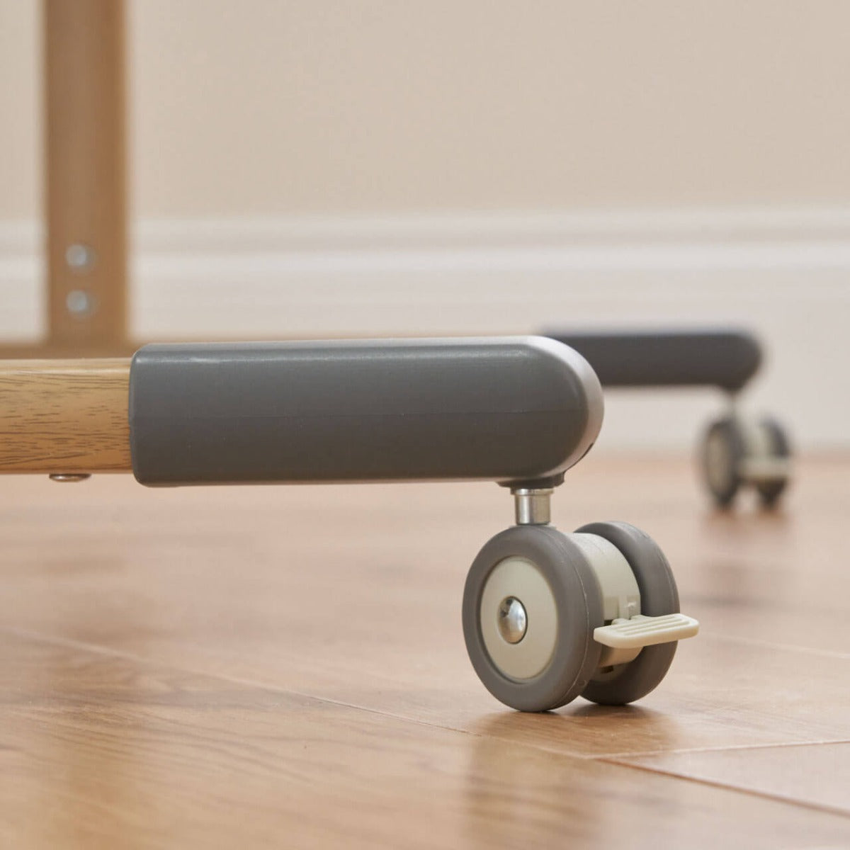 Tutti Bambini ZiZee Breathable Rocking Crib - Oak/Charcoal