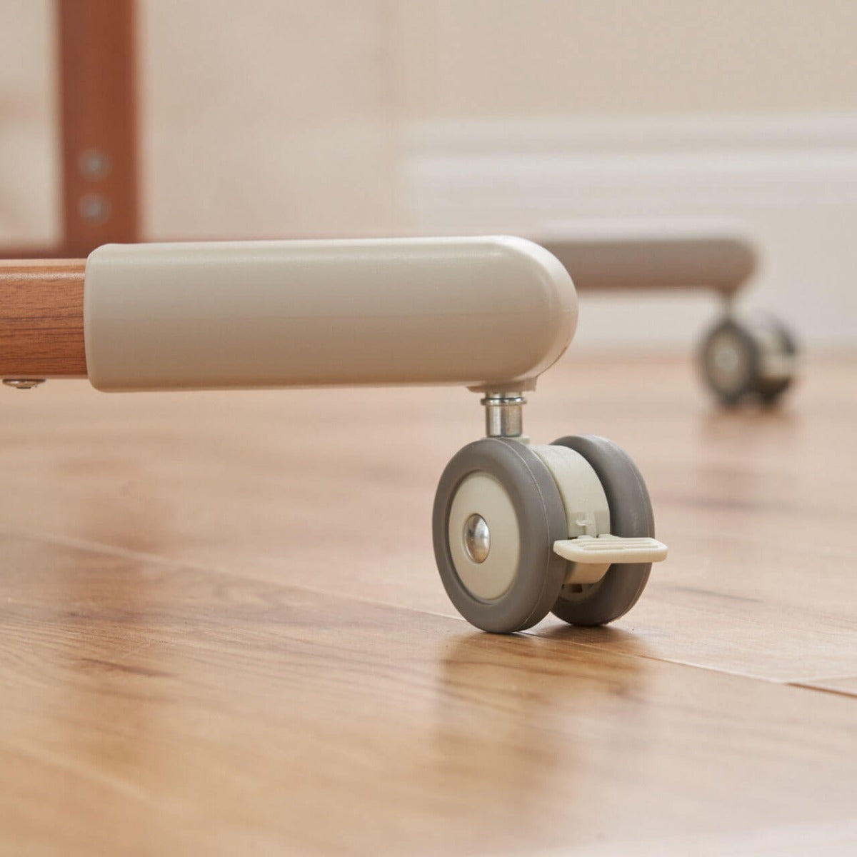 Tutti Bambini ZiZee Breathable Rocking Crib - Scandinavian Walnut/Ecru