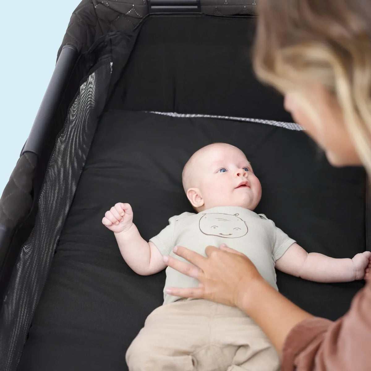 Graco FoldLite LX with Bassinet Travel Cot - Midnight