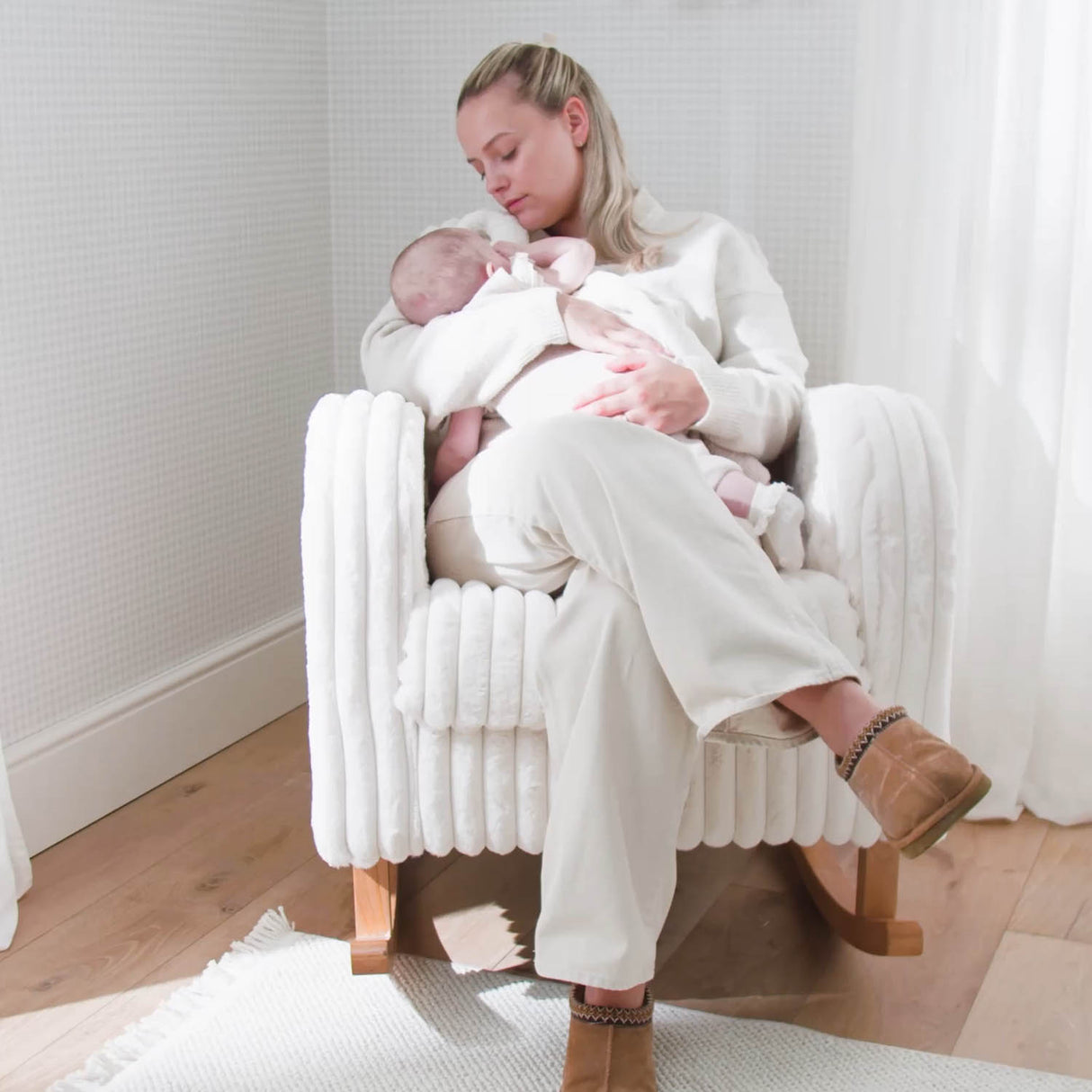 CuddleCo Etta Faux Fur Nursing Chair - Cream