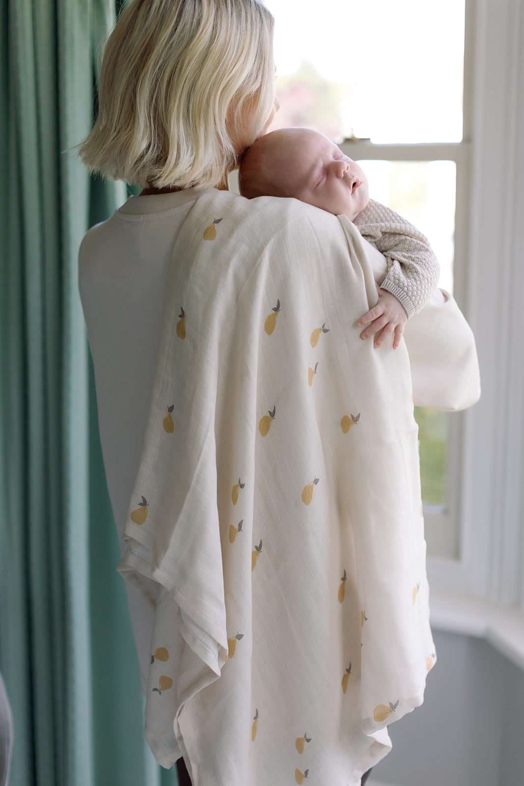 Pears Large Swaddle Muslin