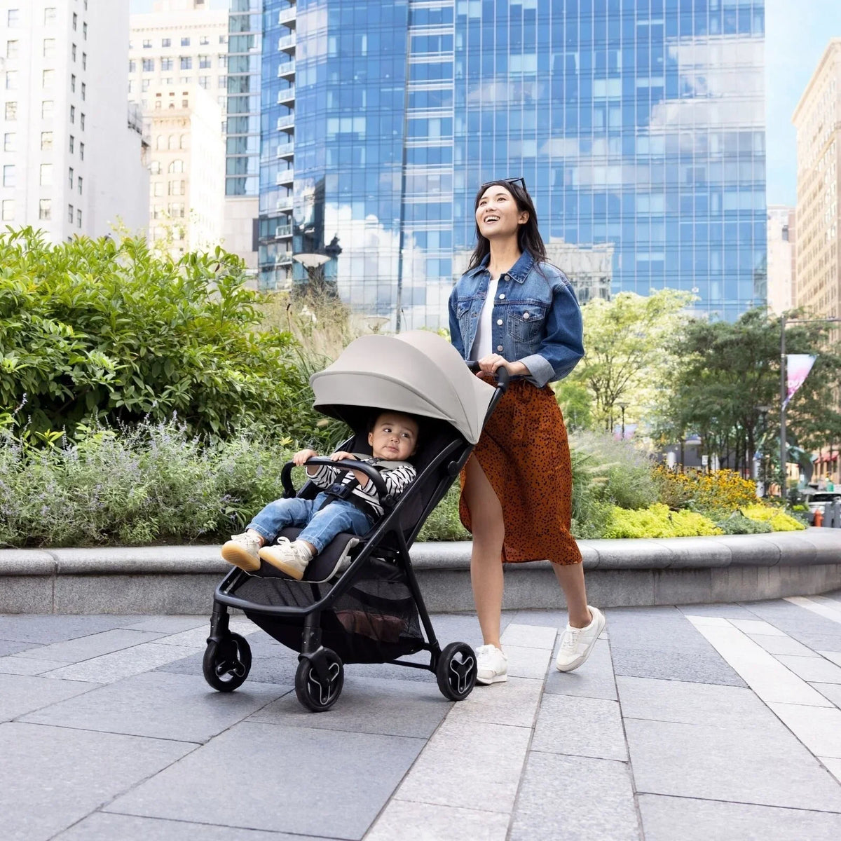 Graco Myavo Quick-folding Lightweight Travel Stroller - Mulberry