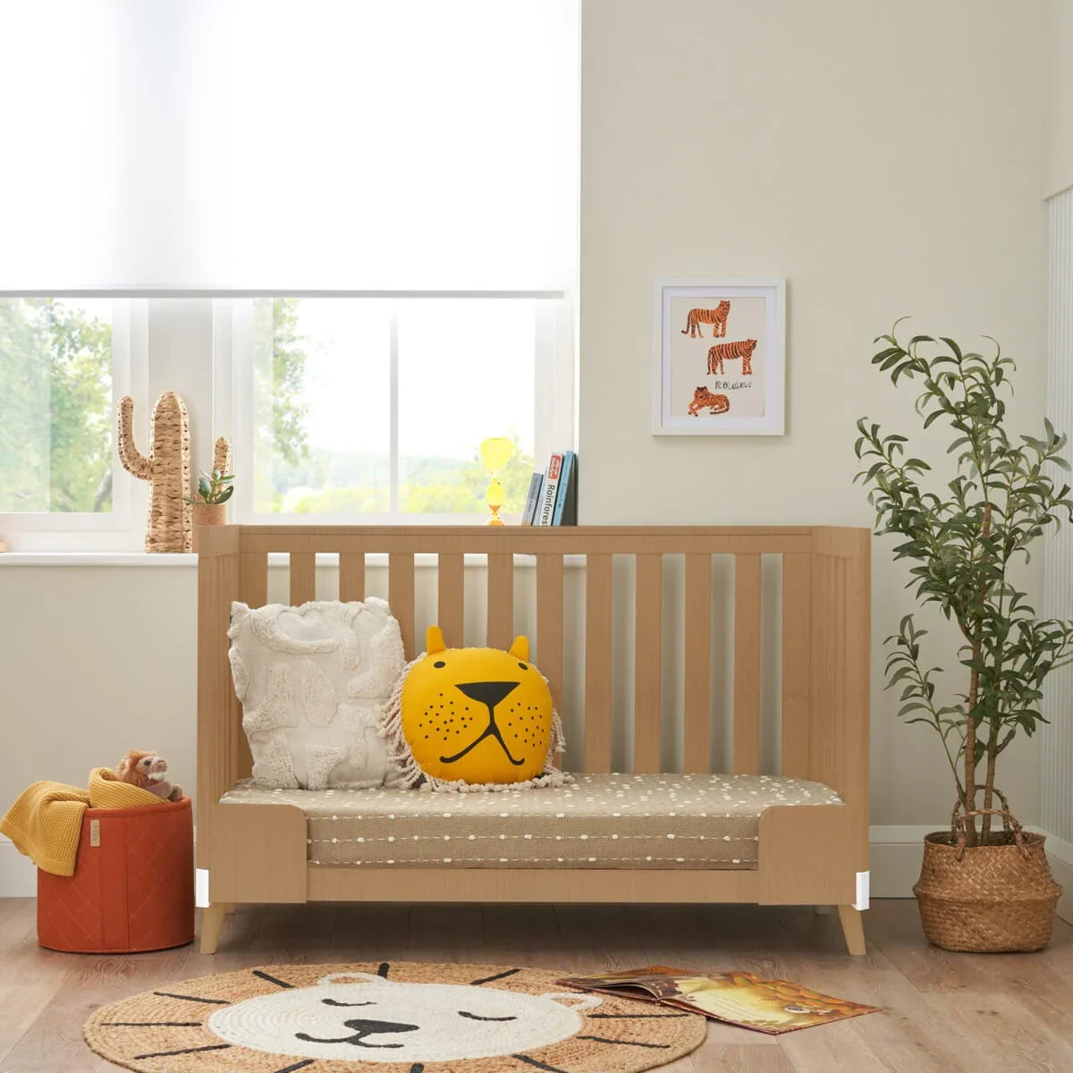 Tutti Bambini Hygge Mini Cot Bed - White/Light Oak