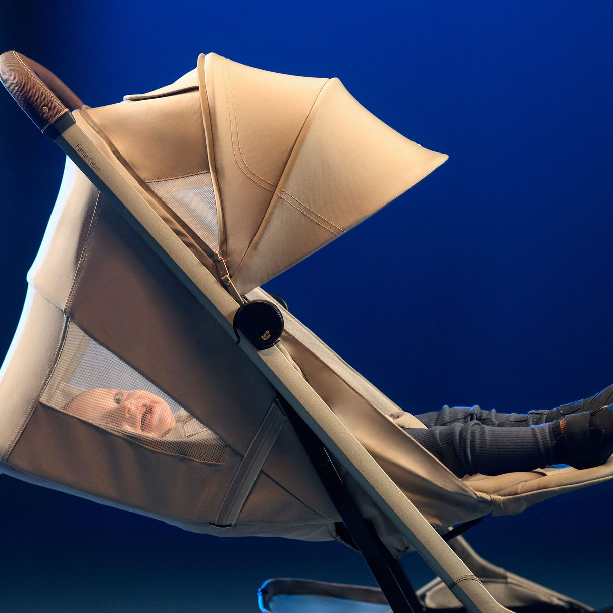 Maxi-Cosi Fame Cabin Complete Pram - Oak Truffle
