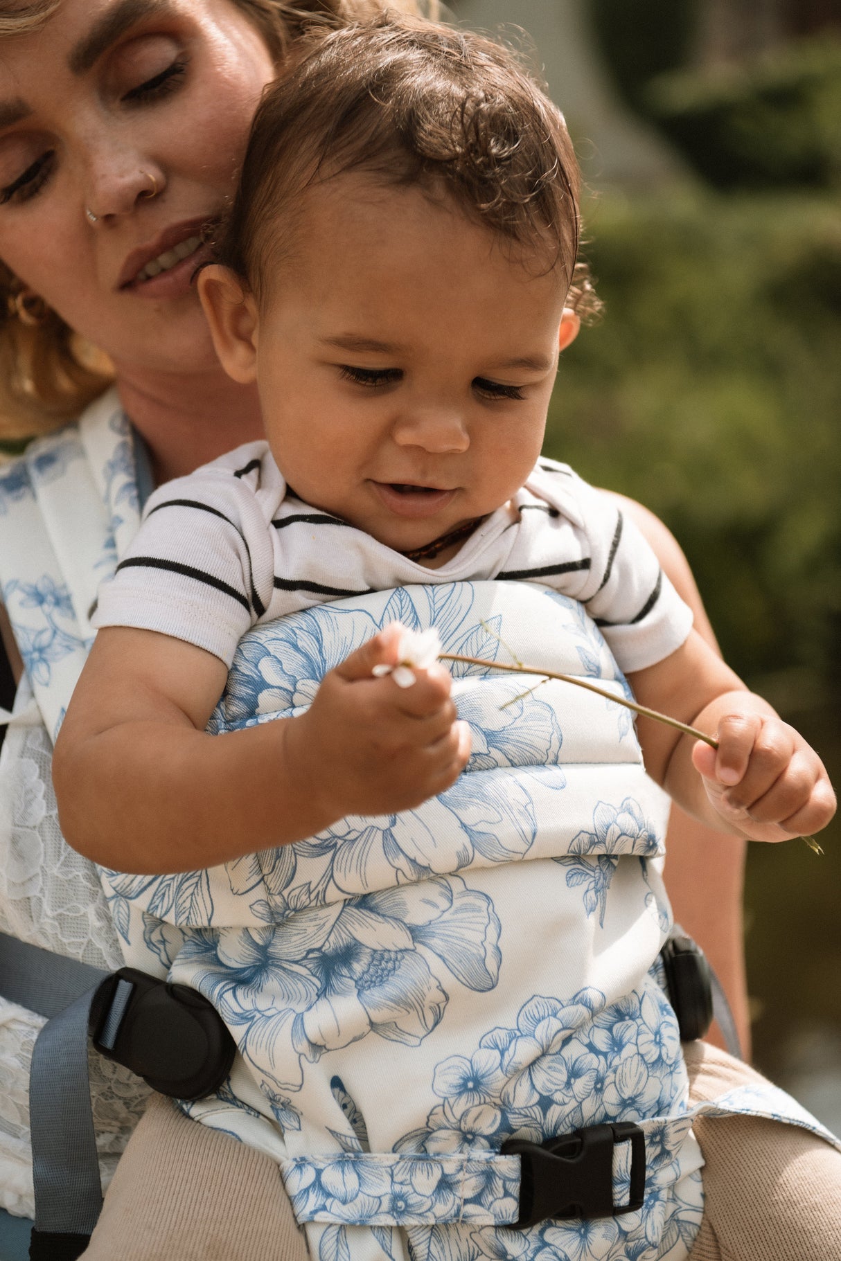 Nomad Pure Organic Baby Carrier - Blue Hydrangea