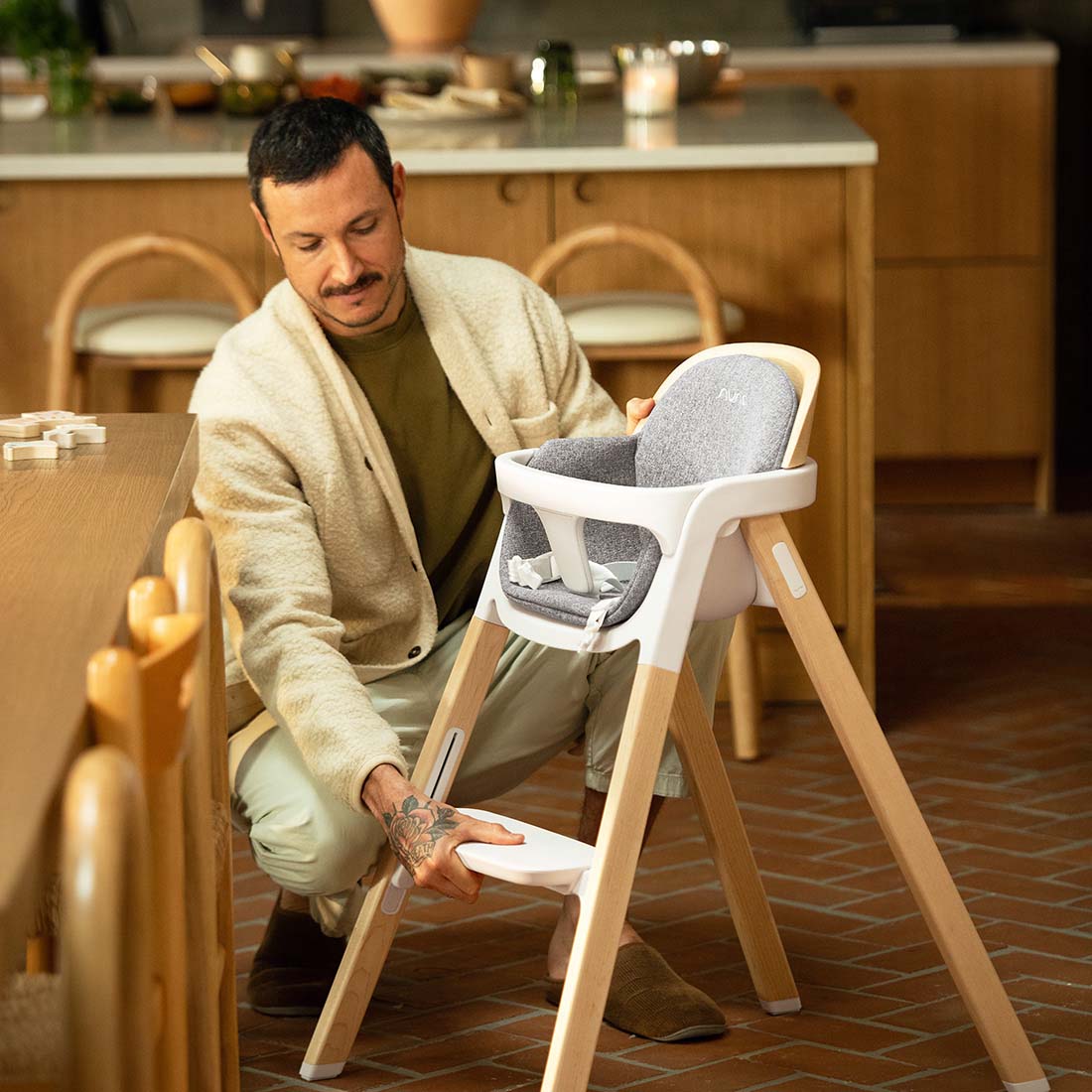 Nuna Bryn Highchair - Metro