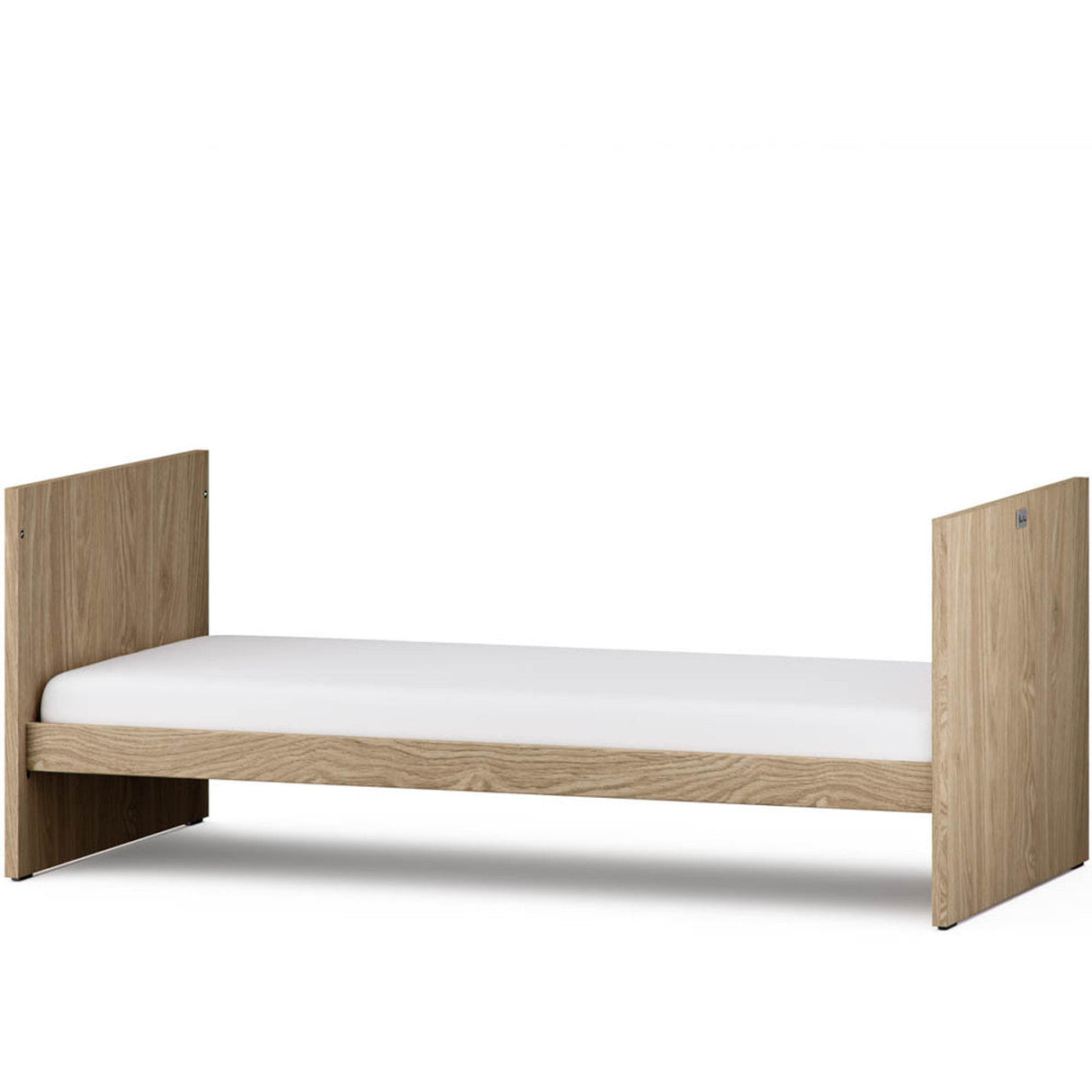 Silver Cross Geneva 2 Piece Nursery Set with Convertible Cot Bed & Dresser