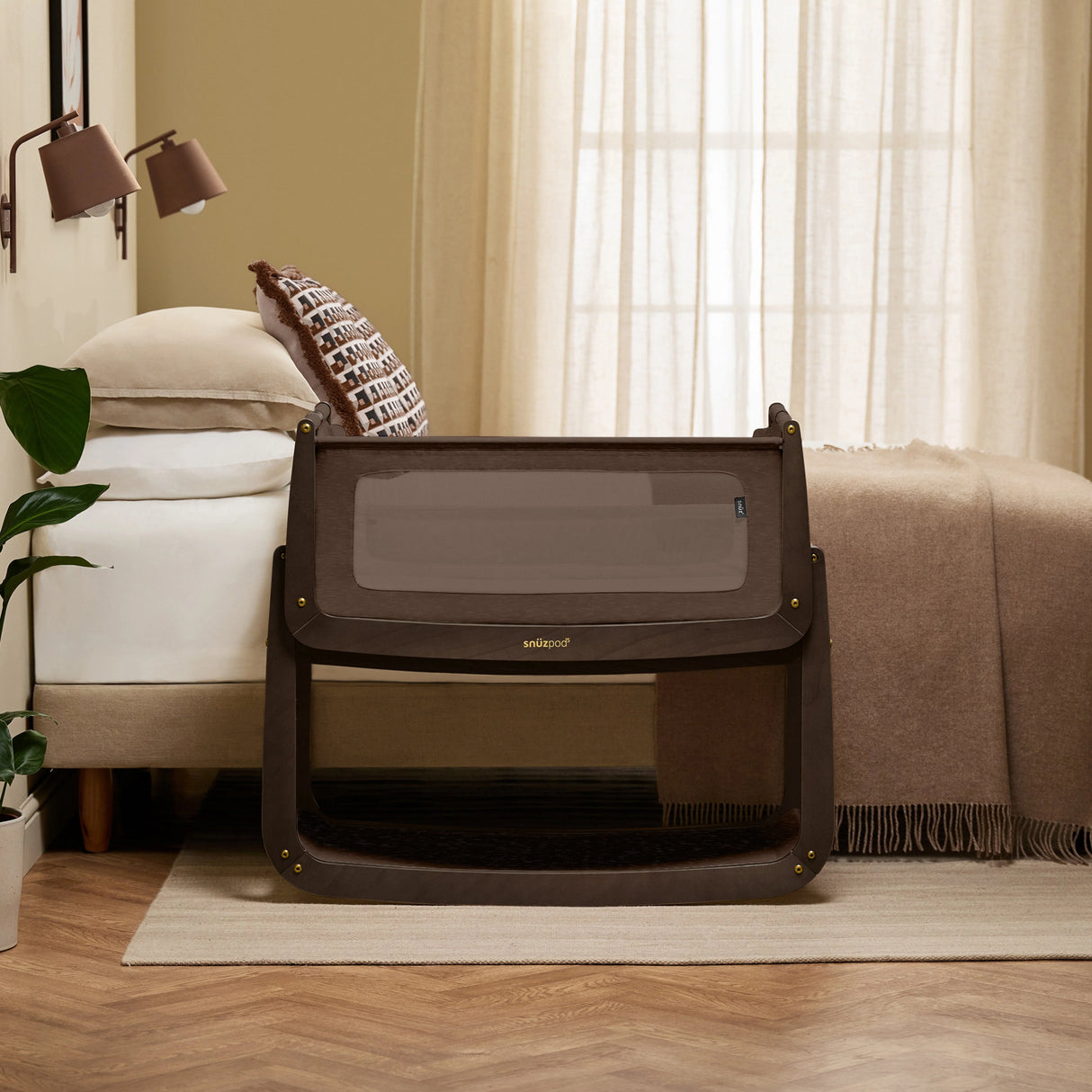 Snuzpod 5 Bedside Crib - Chocolate