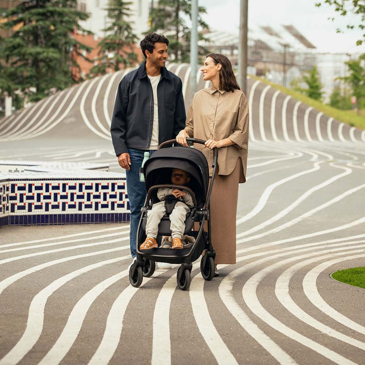 Nuna SWIV Next with ARRA Flex & Base Curv Travel System Bundle - Caviar