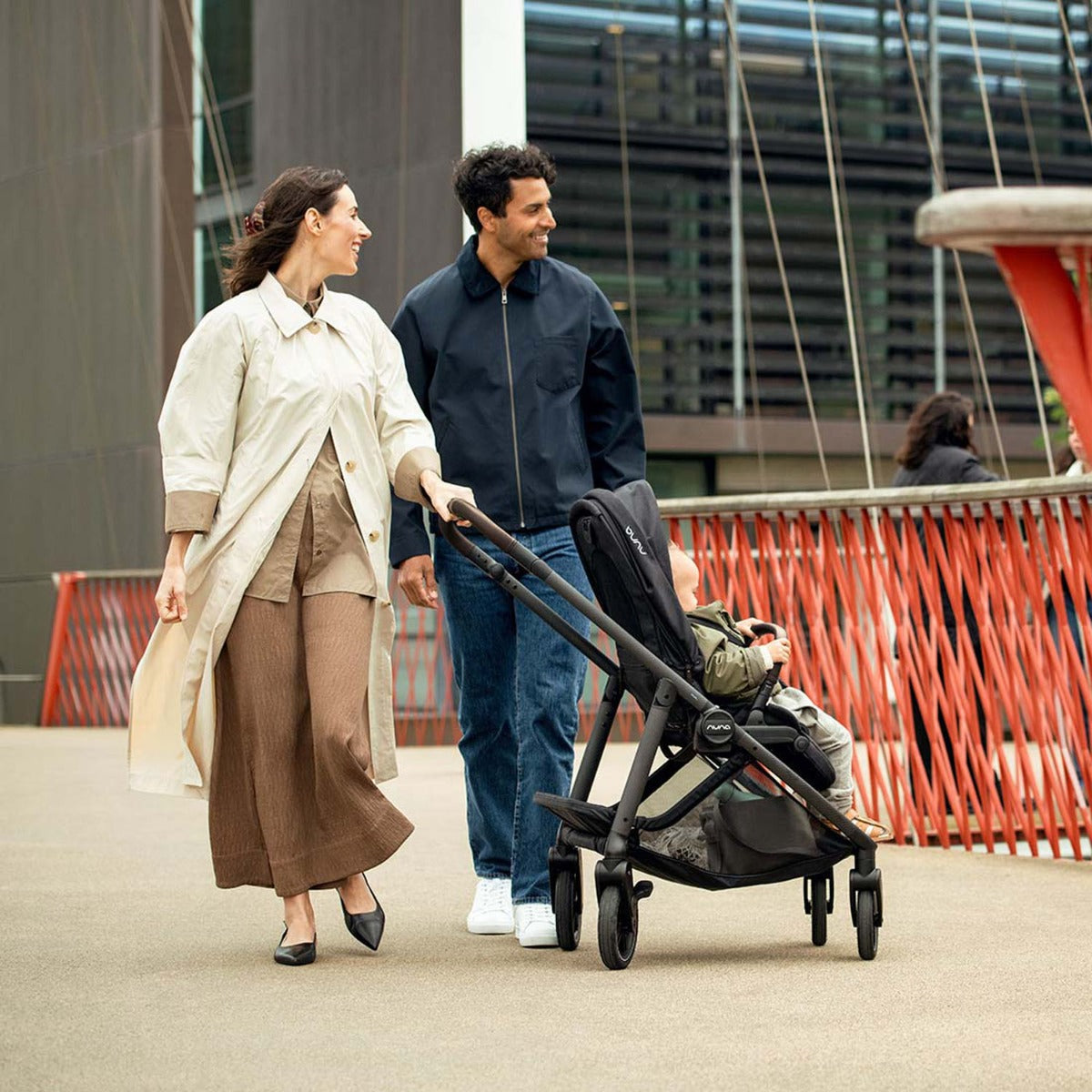 Nuna SWIV Next with ARRA Flex & Base Curv Travel System Bundle - Caviar