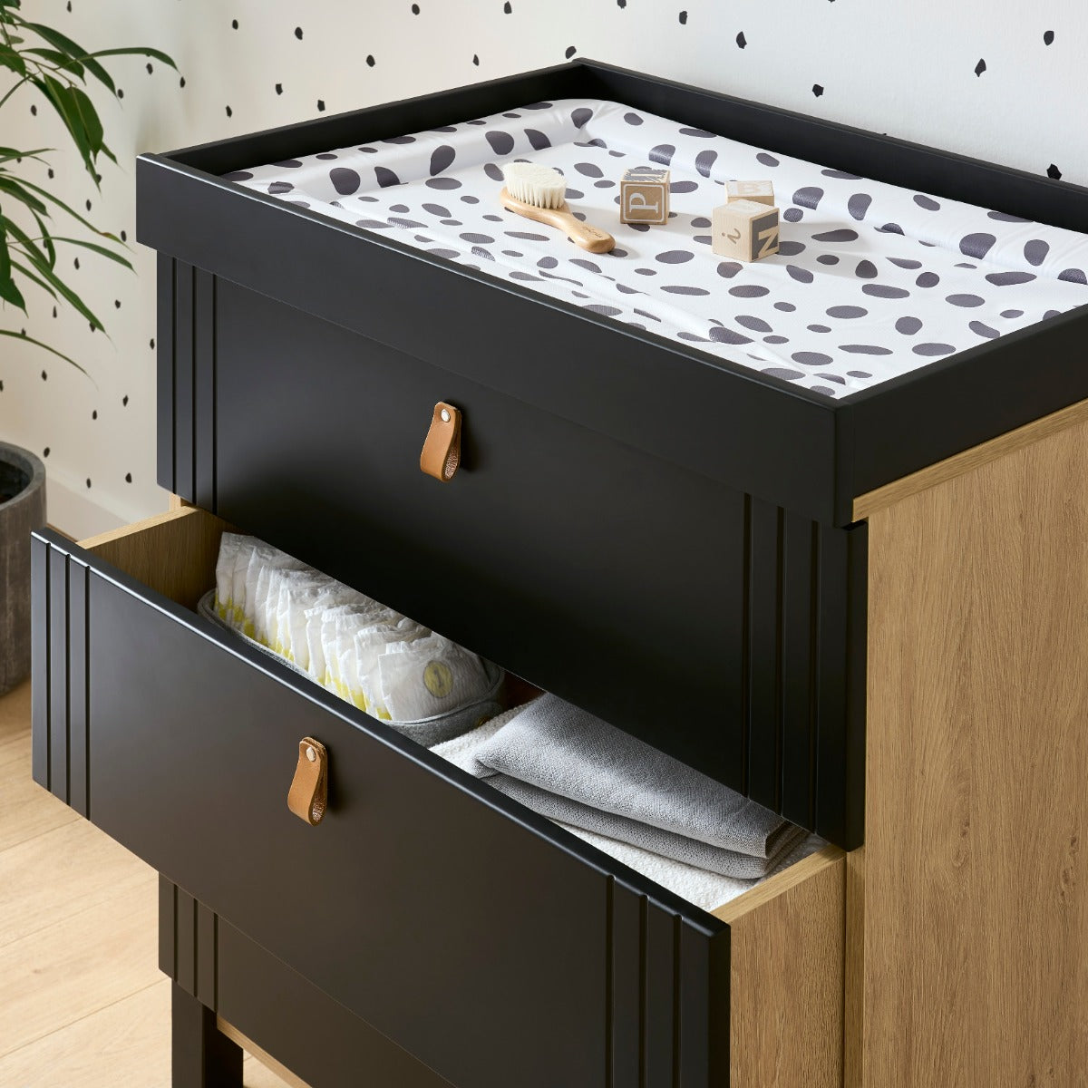 CuddleCo Rafi 4 Piece Nursery Furniture Set - Oak and Black
